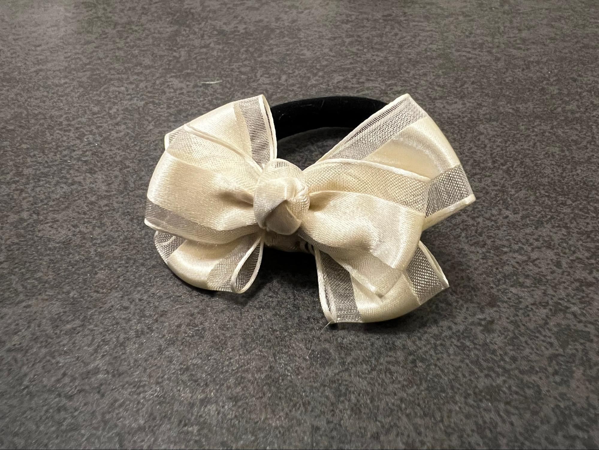 簡単リボンのヘアゴム